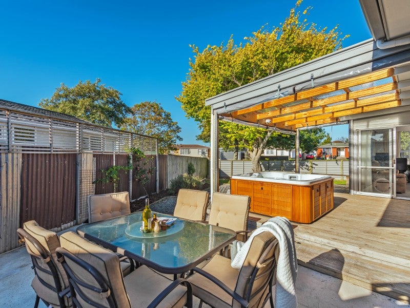 12 Robinson Crescent, Westbrook, Palmerston North - Carousel 1