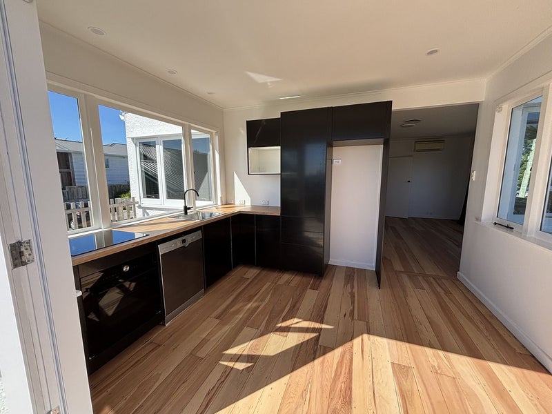 15 Pelham Avenue, Point Chevalier, Auckland - Carousel 2