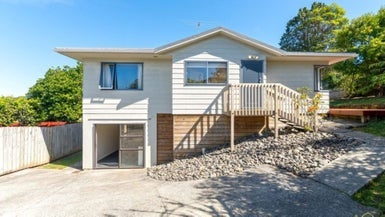 14A Tauhara Street, Green Bay, Auckland - Carousel 1