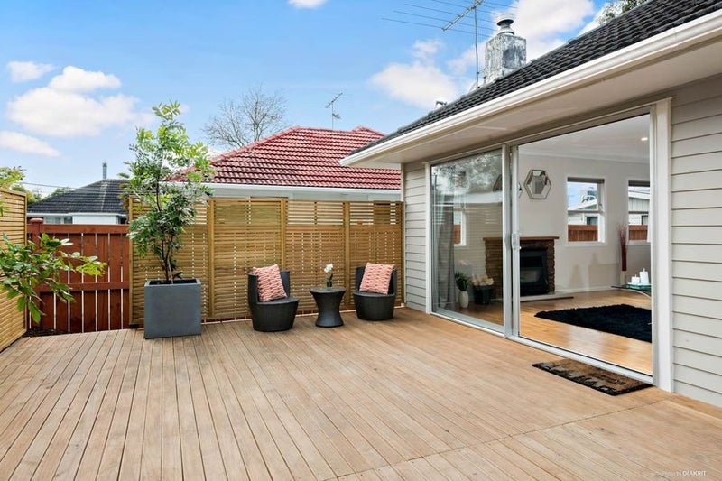 14 Ocean View Road, Northcote, Auckland - Carousel 1