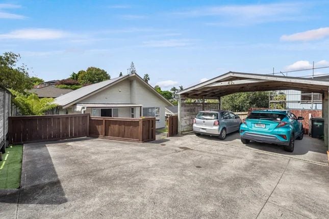 42B Rodney Street, Howick, Auckland - Carousel 2