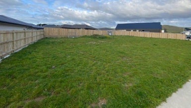 8 Sardinia Grove, Fitzherbert, Palmerston North - Carousel 1