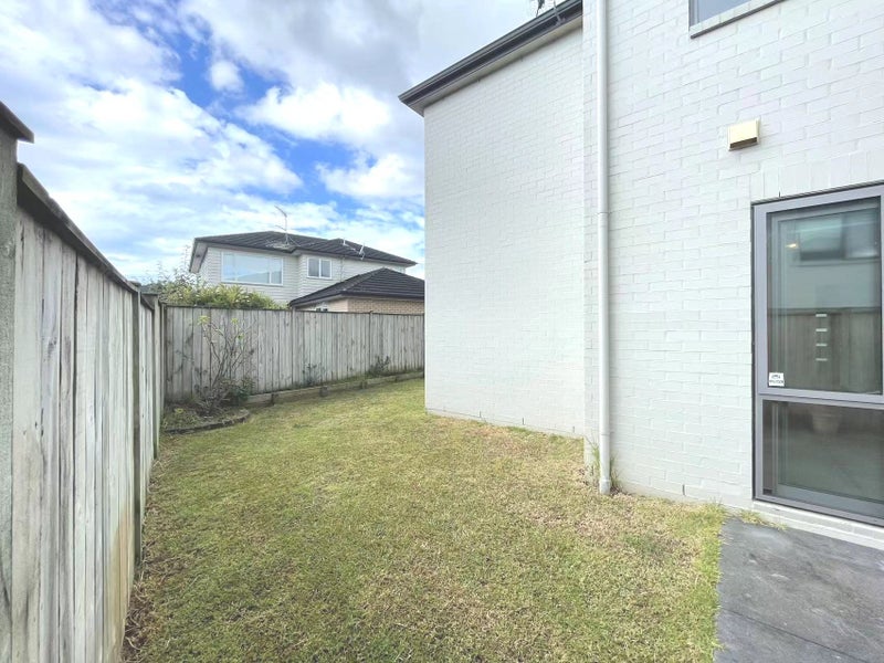 3 McCathie Drive, Flat Bush, Auckland - Carousel 21
