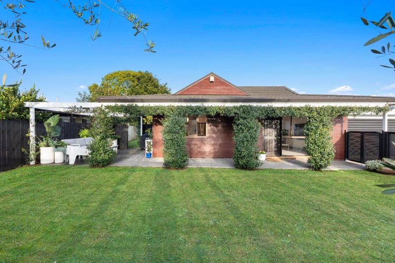 6 Gulliver Place, Conifer Grove, Takanini - Carousel 1