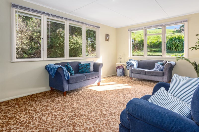 23 Cornwall Crescent, Cannons Creek, Porirua - Carousel 2