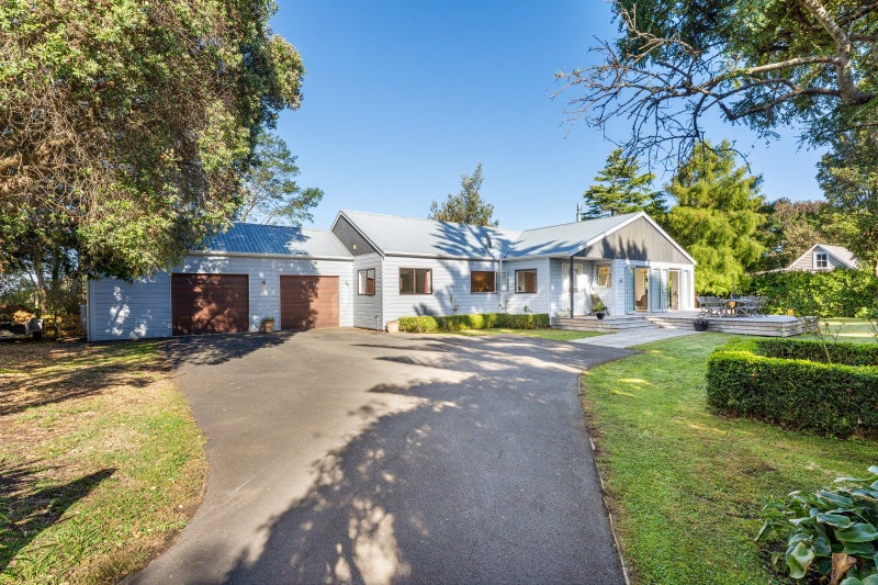 7 Pickwick Road, Otamatea, Whanganui - Carousel 1