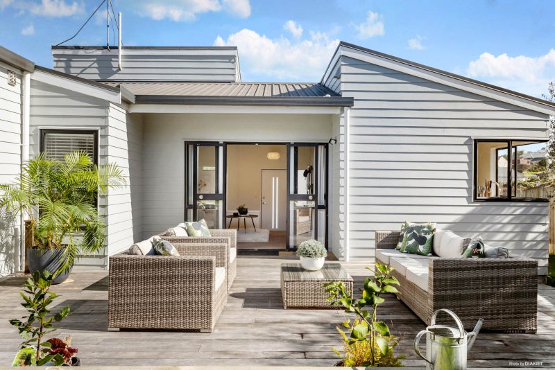 13 Centorian Drive, Windsor Park, Auckland - Carousel 2