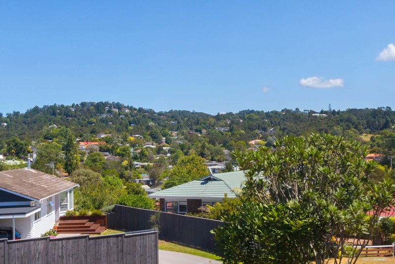 75 Lantana Road, Green Bay, Auckland - Carousel 2