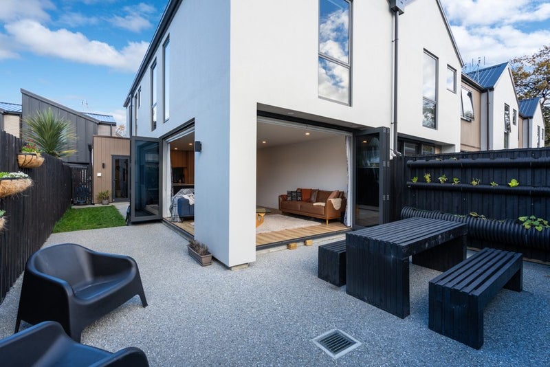 11 Nimon Lane, Caversham, Dunedin - Carousel 1