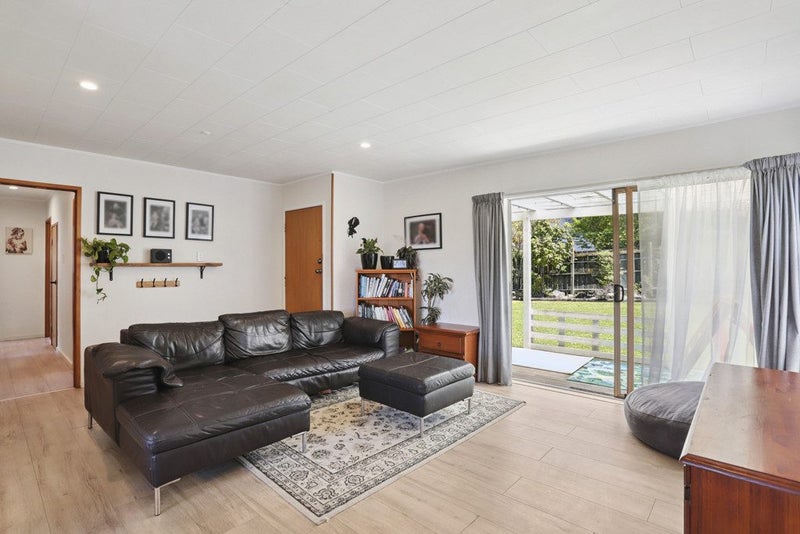 20 Aquarius Avenue, Glen Eden, Auckland - Carousel 2