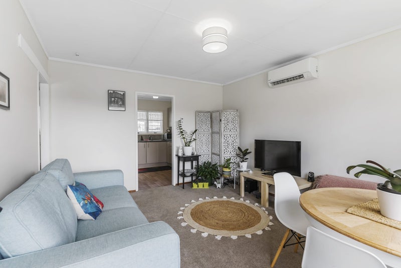 3/164 Beach Haven Road, Beach Haven, Auckland - Carousel 1