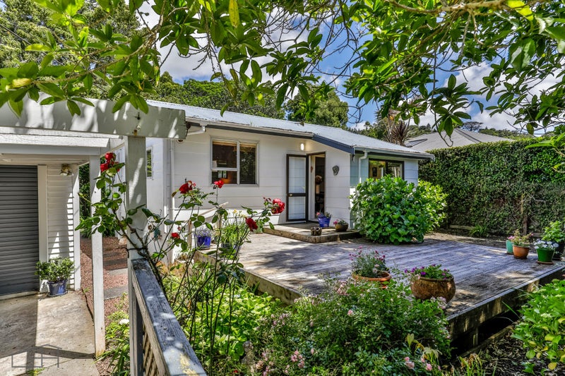 561 South Titirangi Road, Titirangi, Auckland - Carousel 1