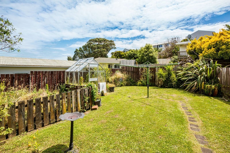19 Sombrero View, Ascot Park, Porirua - Carousel 2