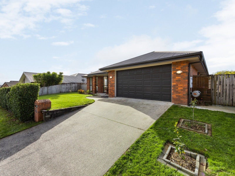 48 Magellan Rise, Flagstaff, Hamilton - Carousel 1