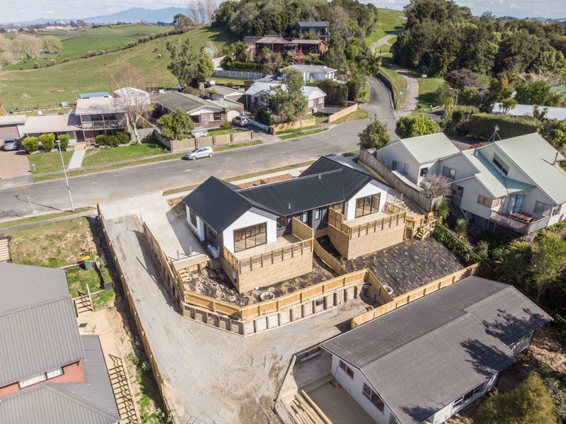 1/114 Amanda Avenue, Dinsdale, Hamilton - Carousel 13