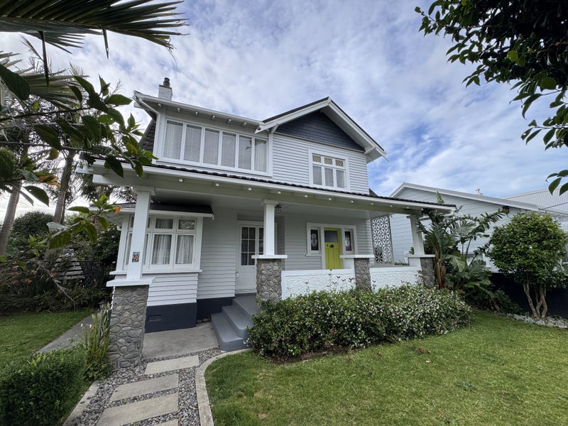 15 Wallace Place, Westown, New Plymouth - Carousel 1