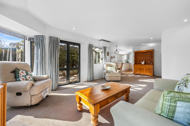 6B St Leonards Square, Sumner, Christchurch - Carousel 2