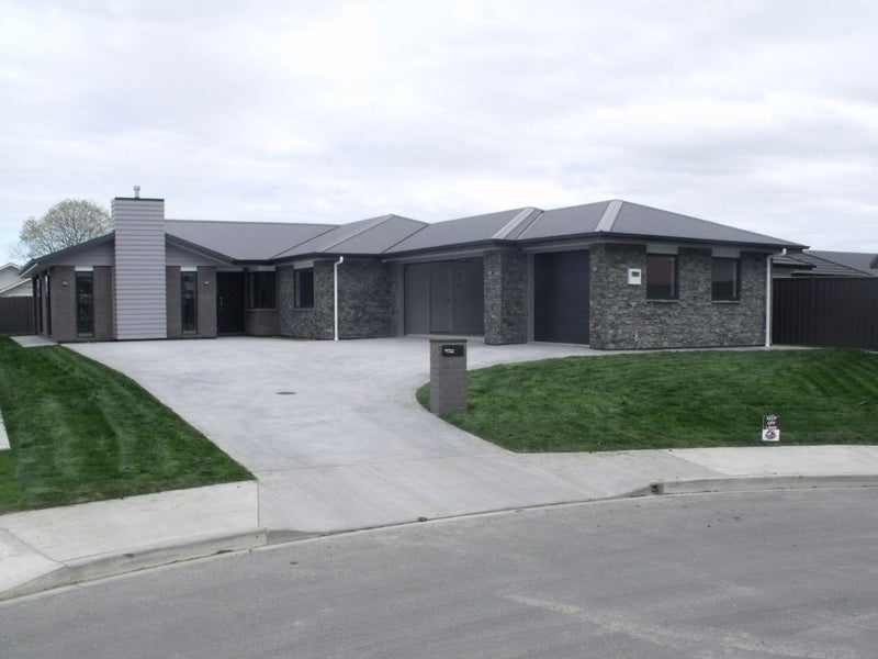 19 McKay Close, Frimley, Hastings - Carousel 1