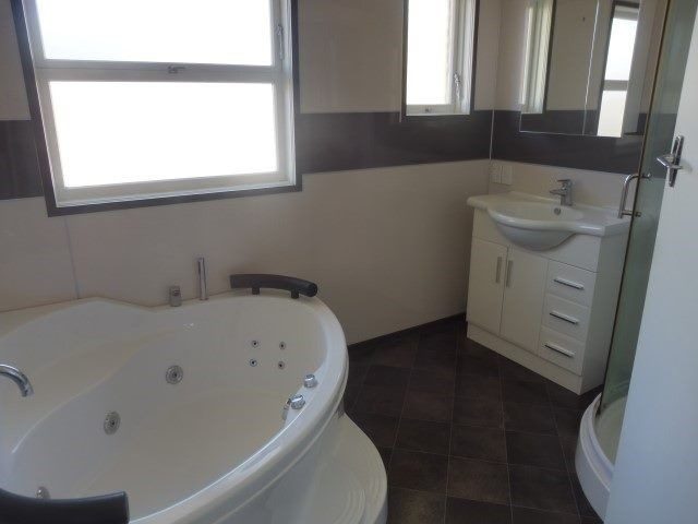 19 Samuel Place, Queenwood, Hamilton - Carousel 8