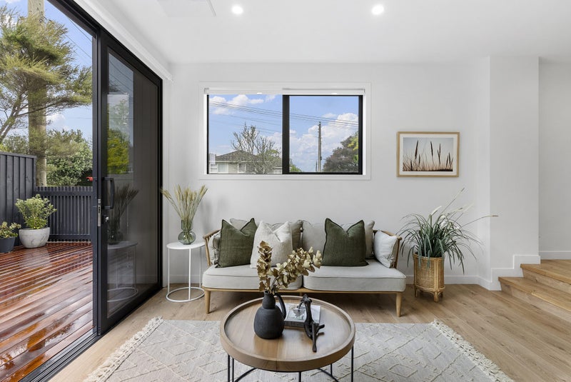 1/47 Taipari Road, Te Atatu Peninsula, Auckland - Carousel 2