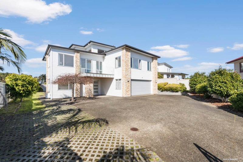 15 Onemana Way, Te Atatu Peninsula, Auckland - Carousel 1