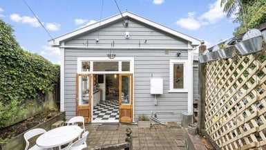 35 Plunket Street, Kelburn, Wellington - Carousel 1