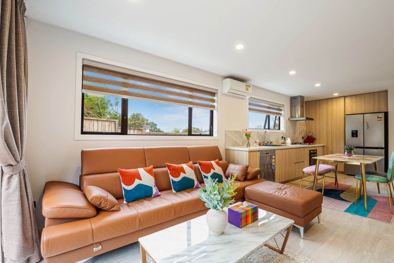 7D Kerria Place, Sunnynook, Auckland - Carousel 2