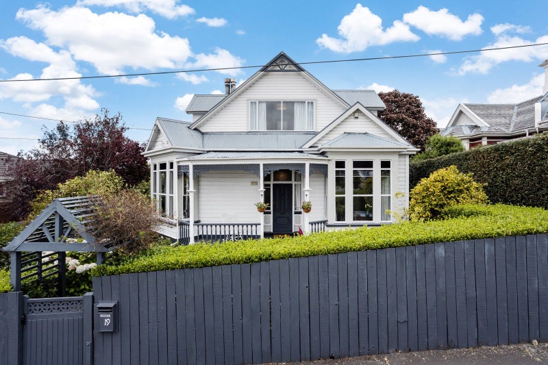 19 Napier Street, Belleknowes, Dunedin - Carousel 1