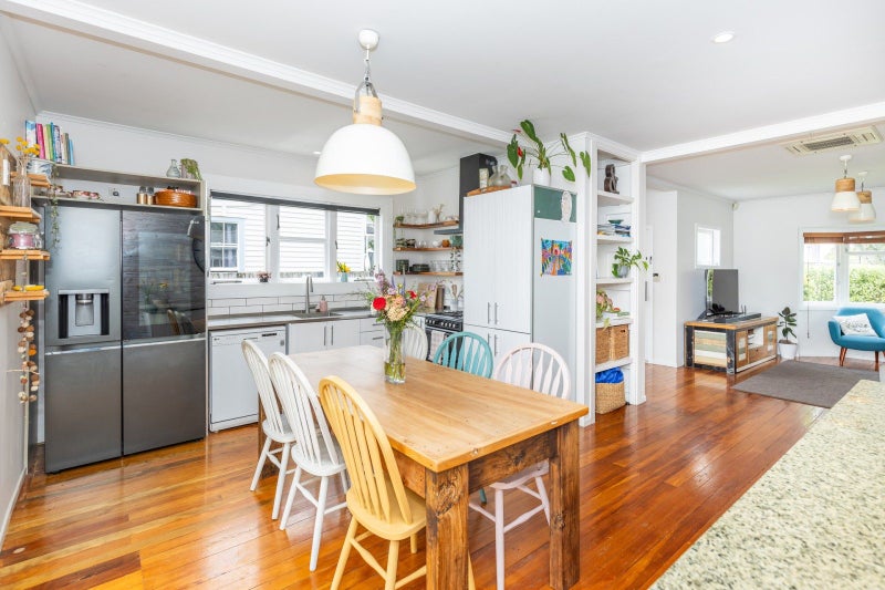 31 Firth Street, Hamilton East, Hamilton - Carousel 2