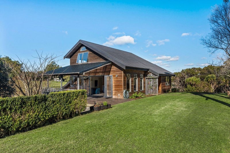 115 Wilma Road, Surfdale, Waiheke Island - Carousel 2
