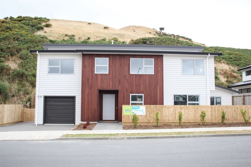 27 Farnworth Terrace, Churton Park, Wellington - Carousel 1