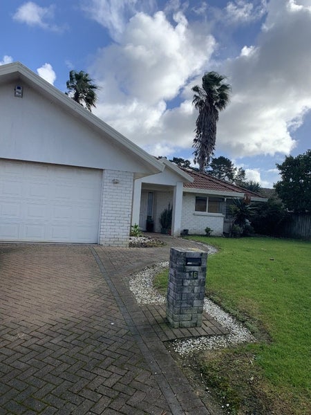 16 Arrathorne Place, Northpark, Auckland - Carousel 2