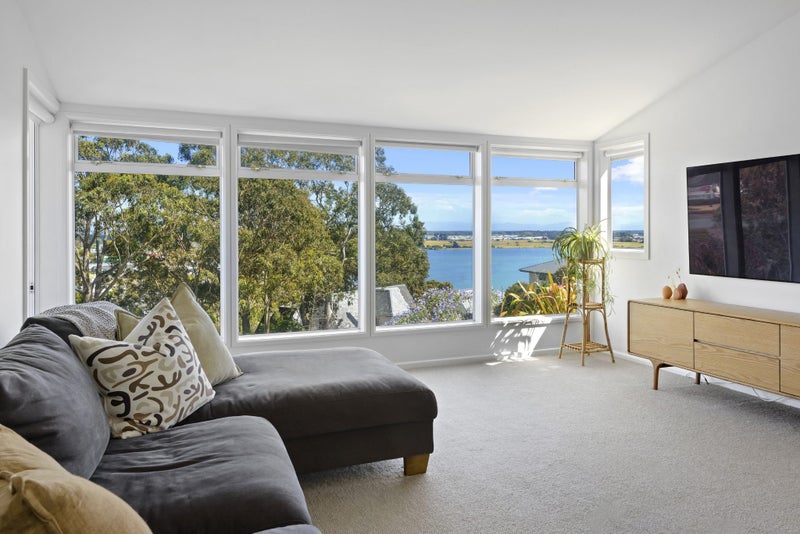 26 Cannon Hill Crescent, Mount Pleasant, Christchurch - Carousel 2