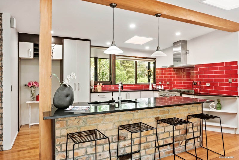 12 Ridgewood Crescent, Birkenhead, Auckland - Carousel 2