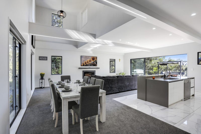 18 SUNNYVALE ROAD, Waitakere, Auckland - Carousel 1