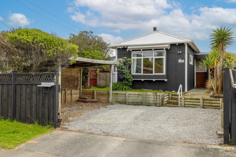 42 Hood Street, New Brighton, Christchurch - Carousel 1
