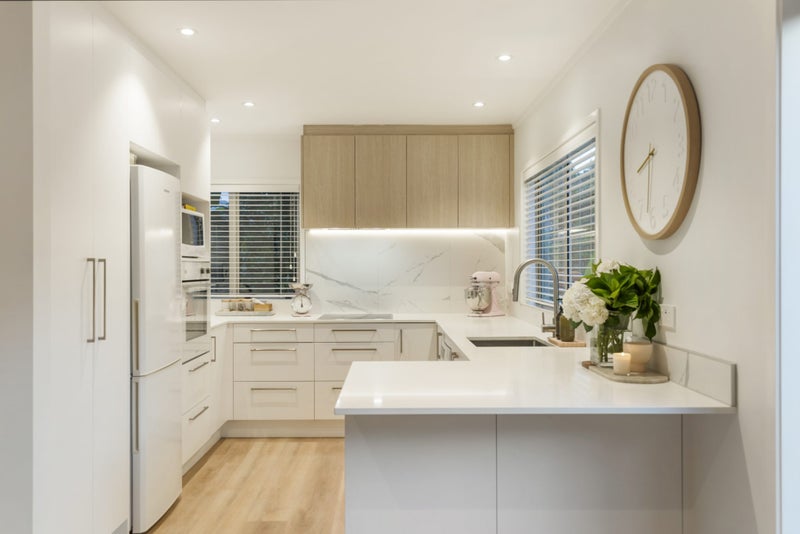 2/96 Beach Road, Castor Bay, Auckland - Carousel 2