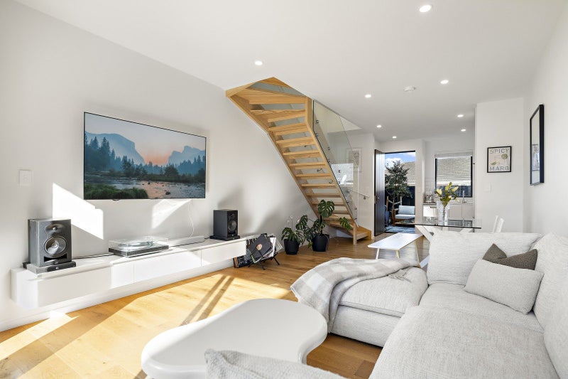 12/82 East Coast Road, Milford, Auckland - Carousel 1