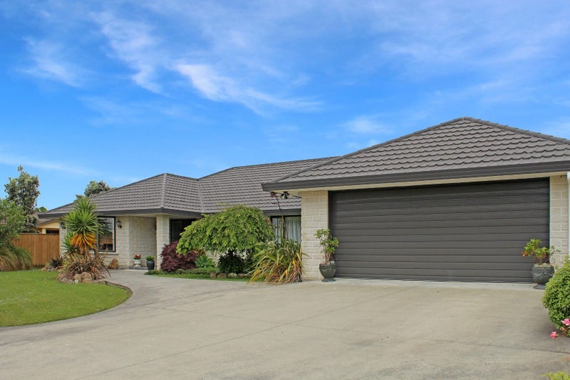 16 Woodgate Court, Fitzherbert, Palmerston North - Carousel 1