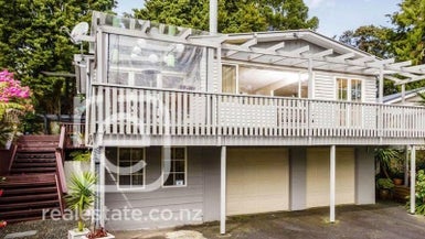 10 Karen Road, Laingholm, Auckland - Carousel 1