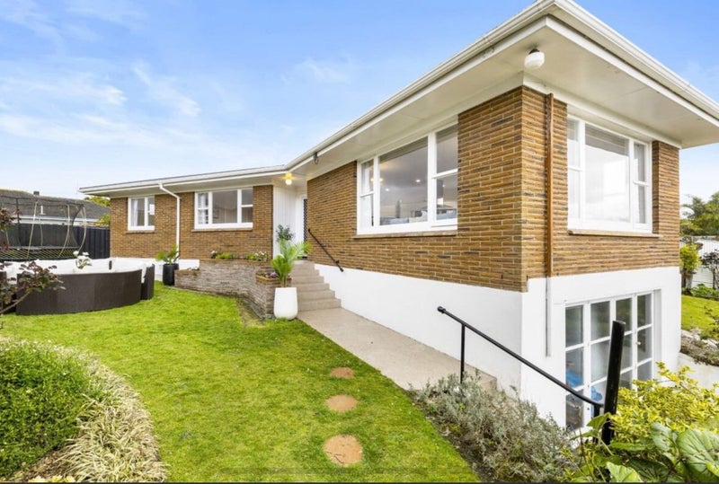 400 Ulster Street, Beerescourt, Hamilton - Carousel 1