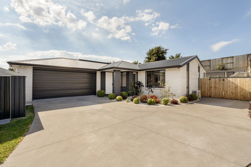 17 Whakaturou Crescent, Pyes Pa, Tauranga - Carousel 1