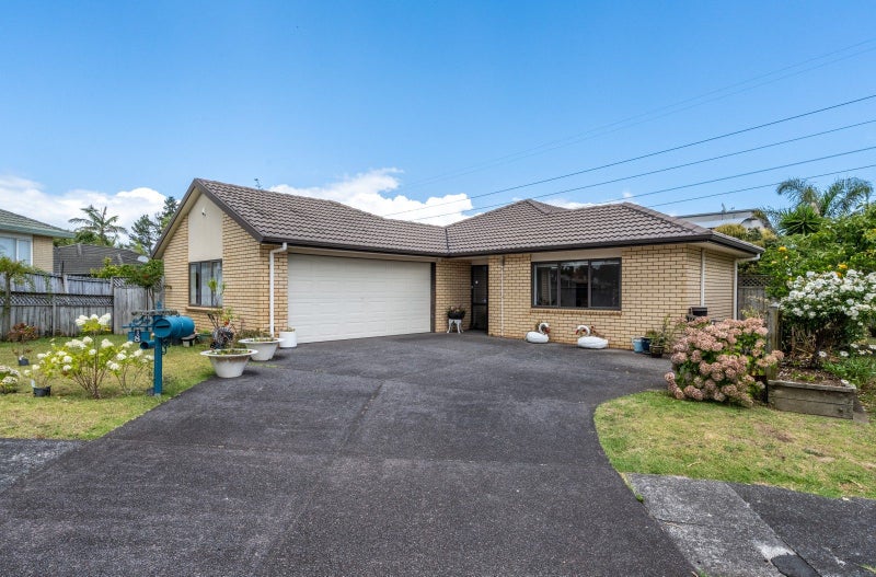 8 Lamia Place, The Gardens, Auckland - Carousel 1
