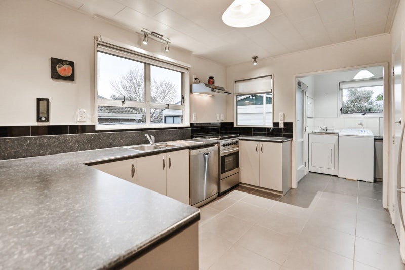 168 Flaxmere Avenue, Flaxmere, Hastings - Carousel 2