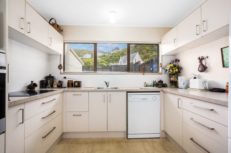 18A Nalanda Crescent, Broadmeadows, Wellington - Carousel 2