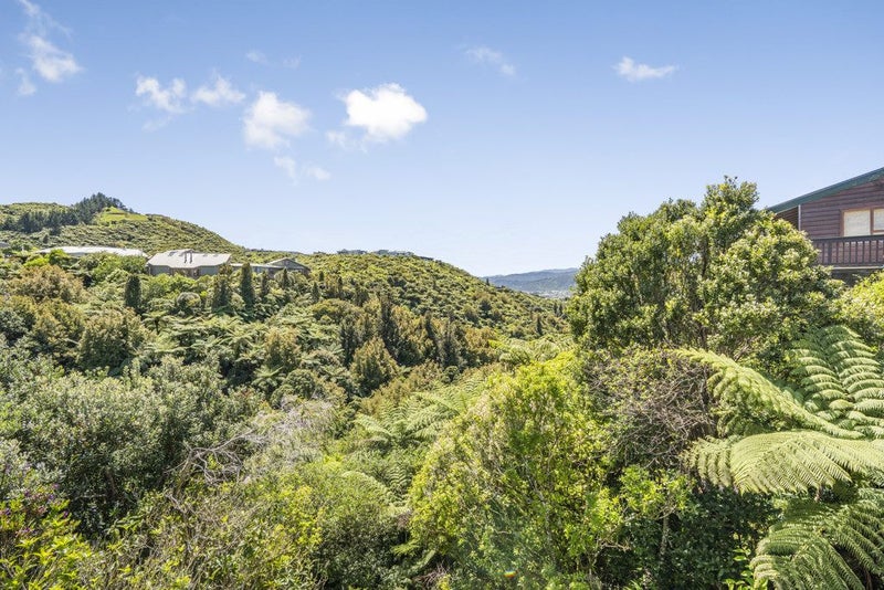 6 Kekeno Grove, Tirohanga, Lower Hutt - Carousel 18