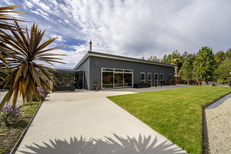 1/147 Awamoa Road, Holmes Hill, Oamaru - Carousel 1