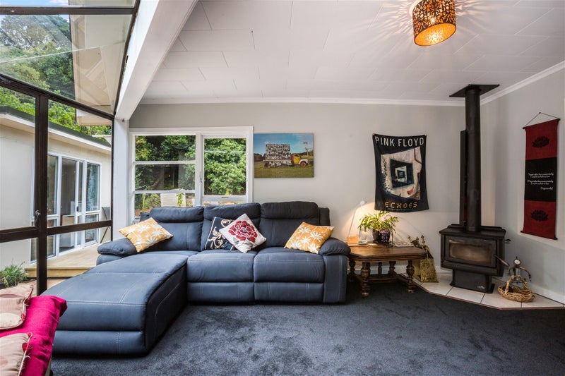 84 Airlie Road, Plimmerton, Porirua - Carousel 3