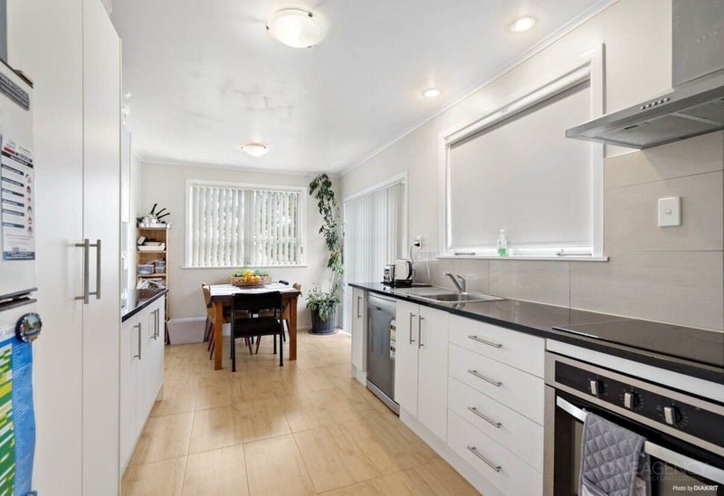 11 Statesman Street, Henderson, Auckland - Carousel 2