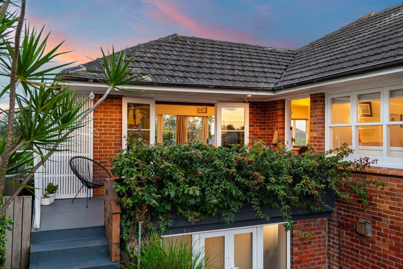 56 Lake Road, Narrow Neck, Auckland - Carousel 1